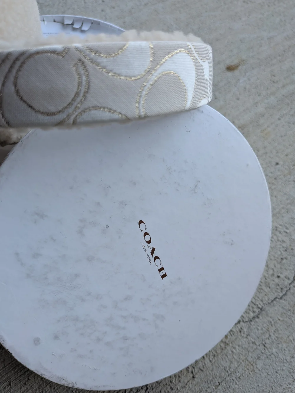 Coach NIB Cream Jaquard Shearling Ear Muffs With Ac Adapter Cord